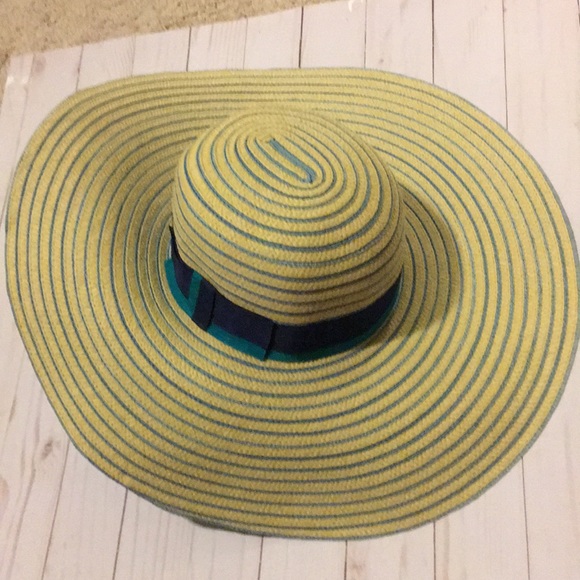 Lady’s summer hats - Picture 6 of 8